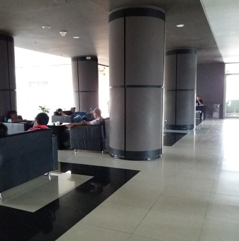 Ananda Apartments @ Suites Metro Cicadas Luaran gambar
